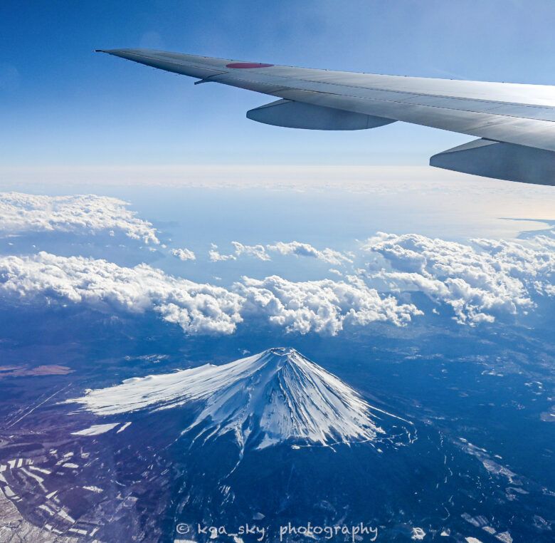 羽田⇒福岡の便で撮影した富士山と飛行機の翼が絡んだ写真