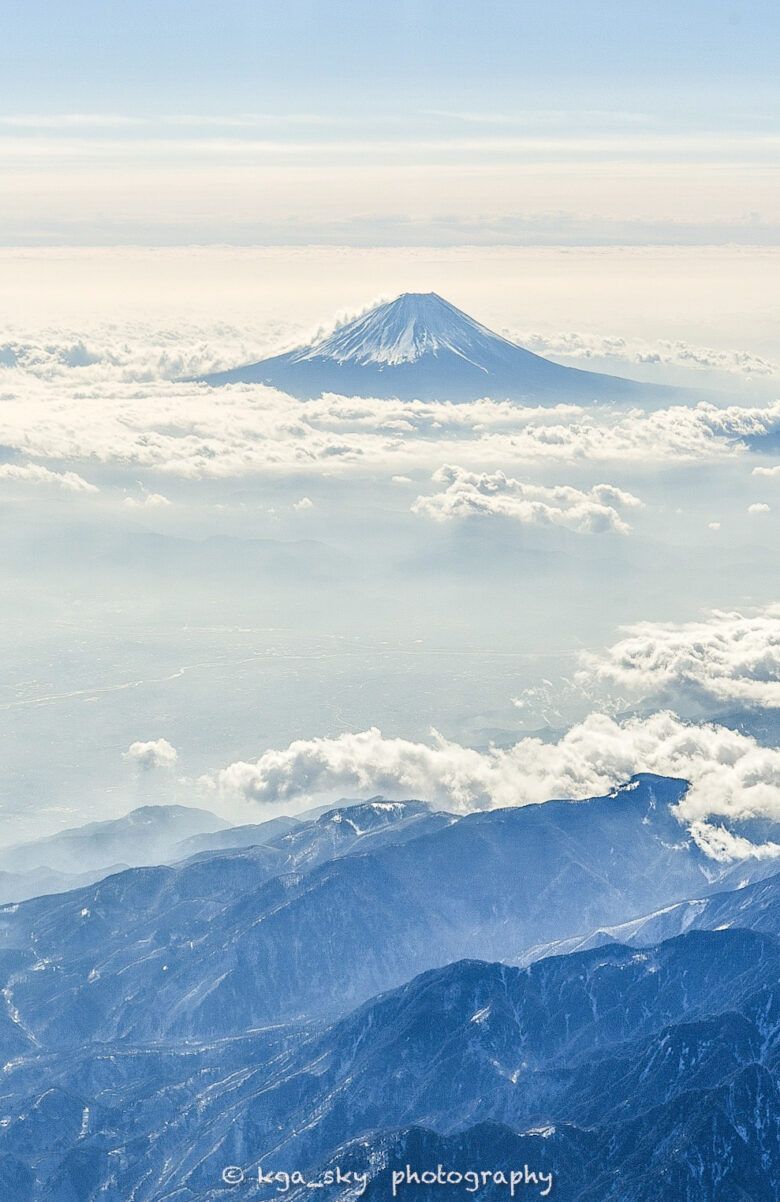 仙台⇒関空の便で撮影した富士山と飛行機の翼が絡んだ写真