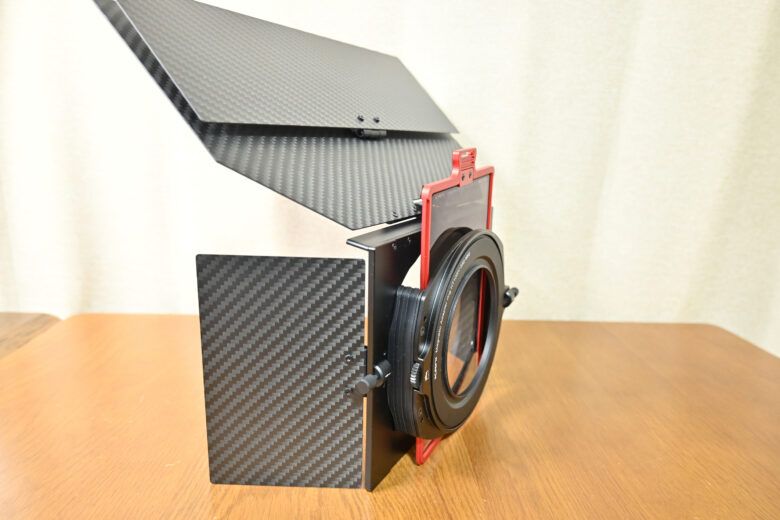 サンシェードフードを角型フィルター用ホルダーに取り付け後（さらに角型フィルターを装着時のイメージ）