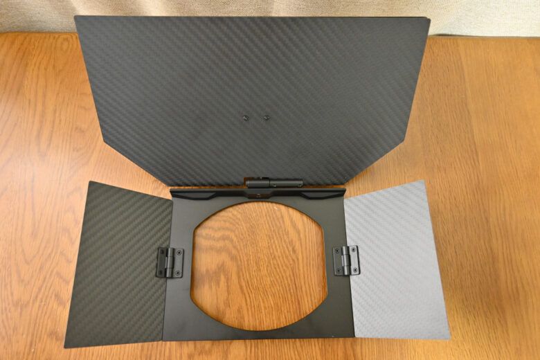 サンシェードフードを展開したところ