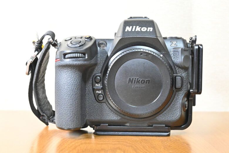 L字プレートを装着したZ8（正面）