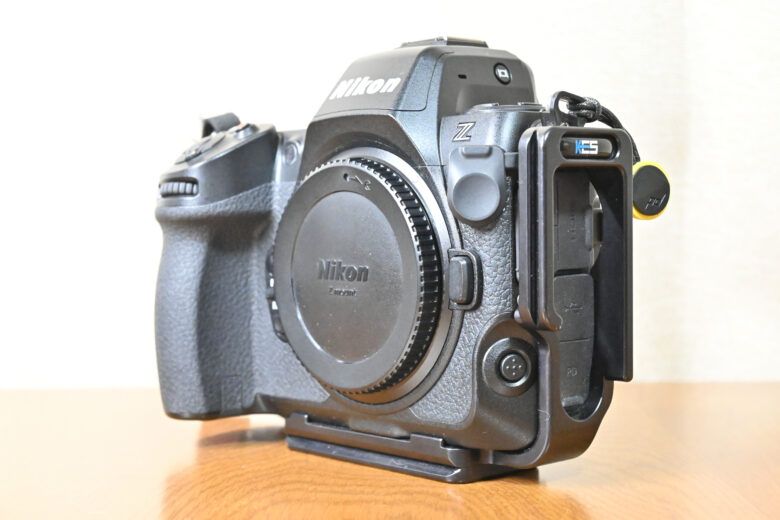 L字プレートを装着したZ8（斜め横から見たところ）