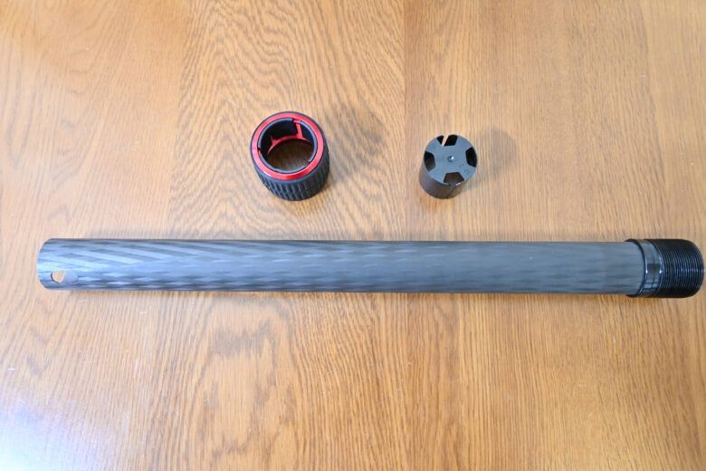 三脚の脚から抜け止め部品とロックナットを外した後の状態(部品全体)