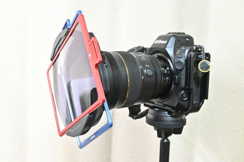 スイッチホルダーに角型フィルターを装着したところ（それぞれ違う角度に傾けたところ）